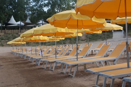 ARENA - Sunbed & sunshade rental - Exploregion