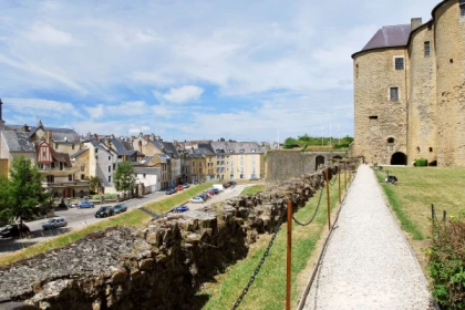 DIGITAL TREASURE HUNT IN SEDAN (BY FOOT) - Exploregion