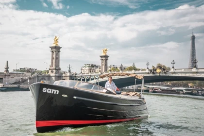Private cruise with champagne from Louvre Museum aboard Sam - Exploregion