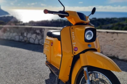 E Motorbike Rental  adventure in Marseille with app - Exploregion