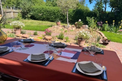 Bucolic Lunch in Garden - Exploregion