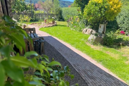 Bucolic Lunch in Garden - Exploregion