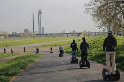 Segway Tours in Düsseldorf: XXL Tour - Exploregion