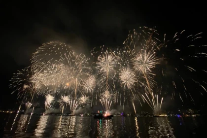 Fireworks at sea - Cannes - Exploregion