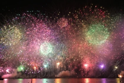 Fireworks at sea - Cannes - Exploregion