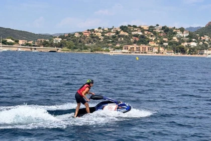 Unique Experience: Arm-Controlled Jet Skiing in Agay - Exploregion