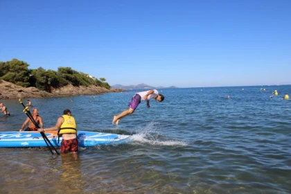 NARTELLE -  Giant Stand Up Paddle Rental - Exploregion