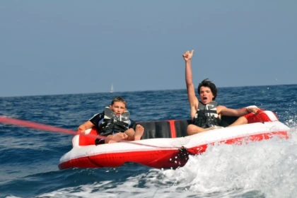 NARTELLE -  Towed buoy ride - Exploregion