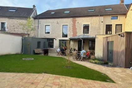 Champagne Sabrage: A Sparkling Experience! - Exploregion