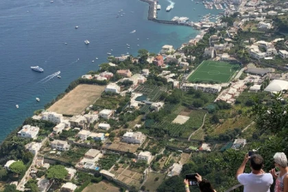 Tour Capri from Naples - Group Tour - Exploregion