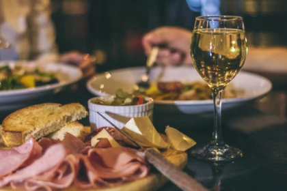 Taste Italian Flavors on the Dinner Hopping Bus - Exploregion