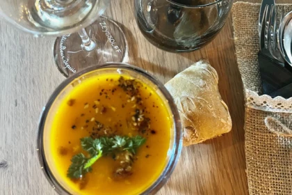 Wine tour, tasting and Christmas meal - Exploregion