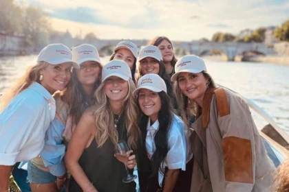 Private cruise with champagne from Louvre Museum aboard Sam - Exploregion