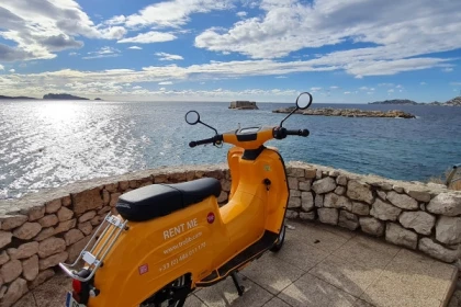 E Motorbike Rental  adventure in Marseille with app - Exploregion