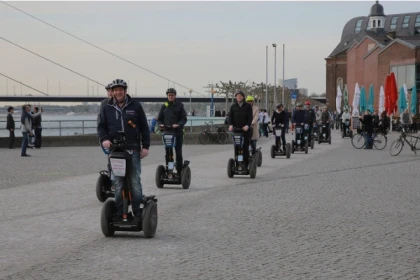 Düsseldorf: Rheintour mit dem Segway (max. 120 Min) - app.name