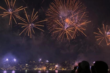 Fireworks at sea - Cannes - Exploregion