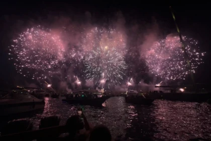 Fireworks catamaran - Exploregion