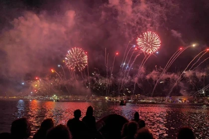 Fireworks catamaran - Exploregion