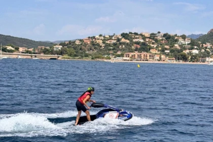 Unique Experience: Arm-Controlled Jet Skiing in Agay - Exploregion