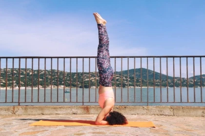 Yoga class in front of the sea ( 1 hour) - Exploregion