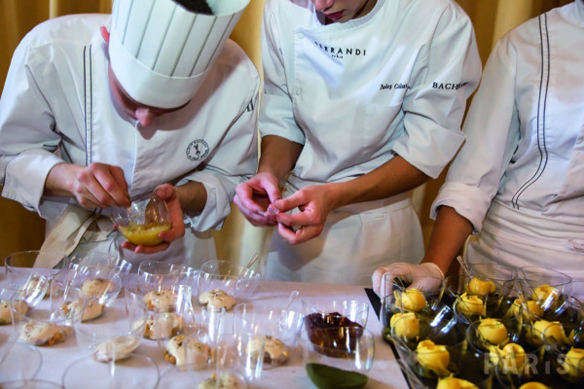 Food Tour in Paris - Famous French Chefs’ shops tour - Exploregion