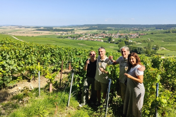 The Must-Have Tradition, tasting in the vineyard - Exploregion