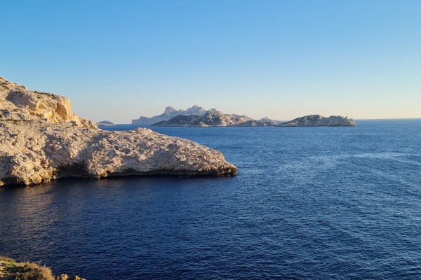 E Motorbike Rental  adventure in Marseille with app - Exploregion