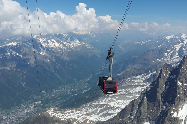 HEN PARTY CITY CHALLENGE CHAMONIX - Exploregion