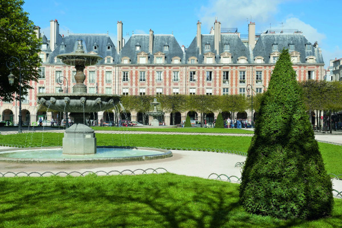 Food Tour in Paris - Marais District - Exploregion