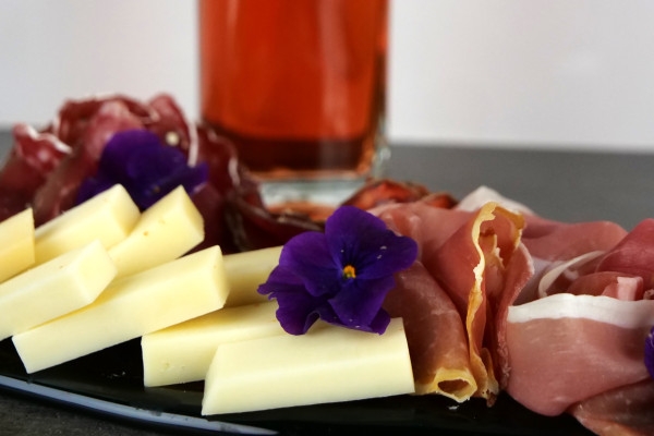 Gourmet Tasting: Charcuterie Champagne and Cheese - Exploregion