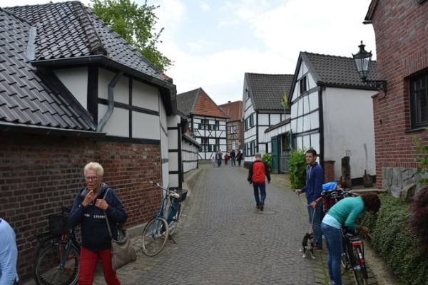 Neuss: Schloss Dyck-Tour (max. 120 Min) - Exploregion