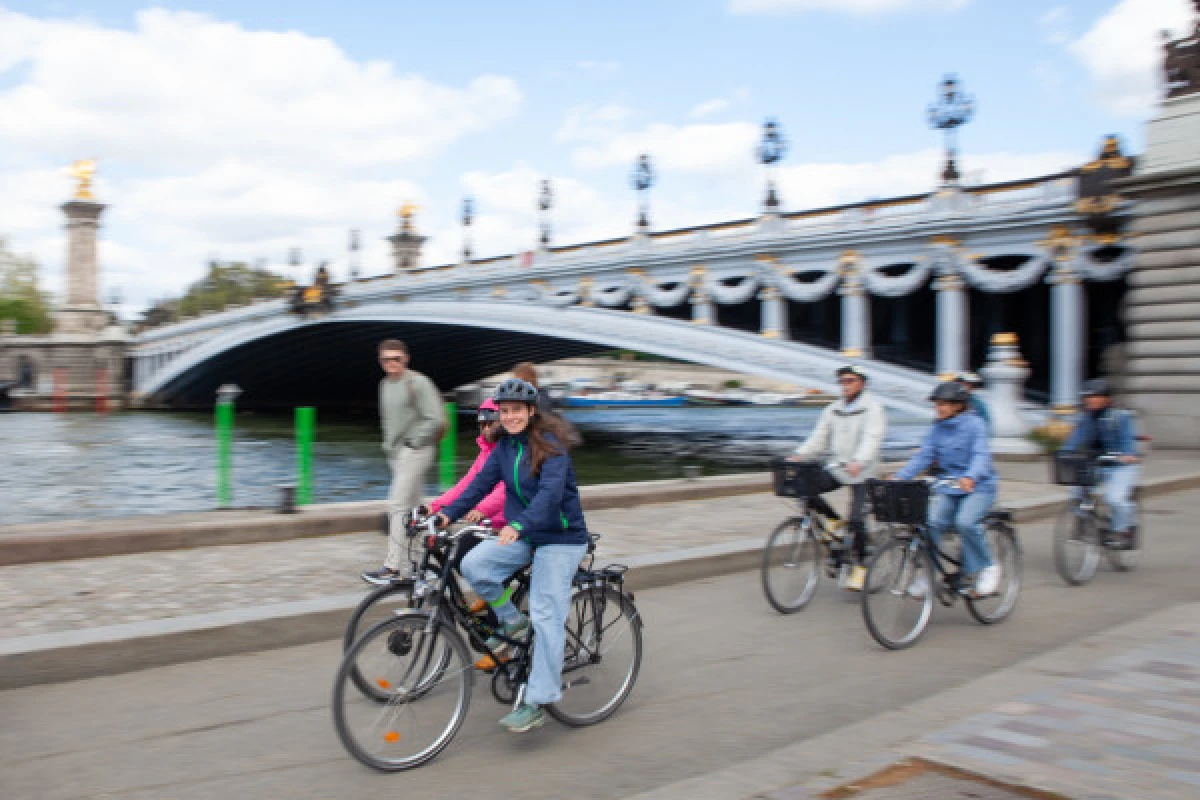 Paris along the Seine - Exploregion