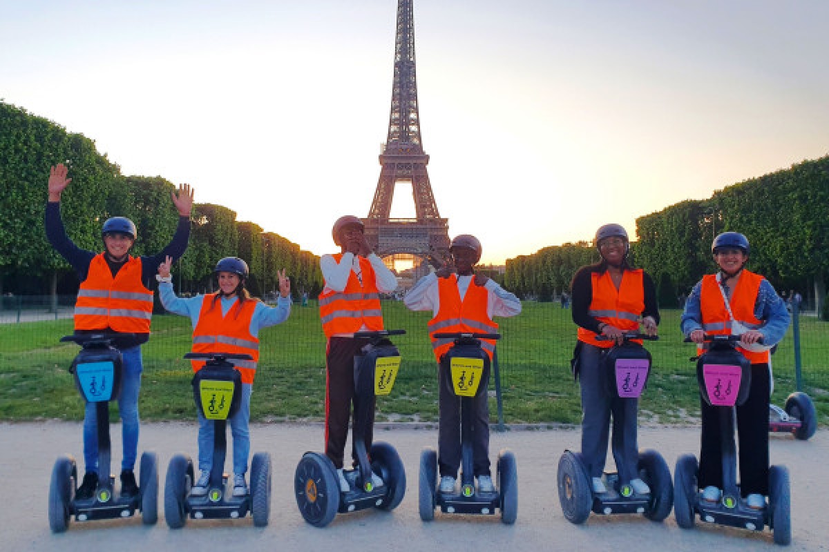 Paris By Night Segway tour - Exploregion