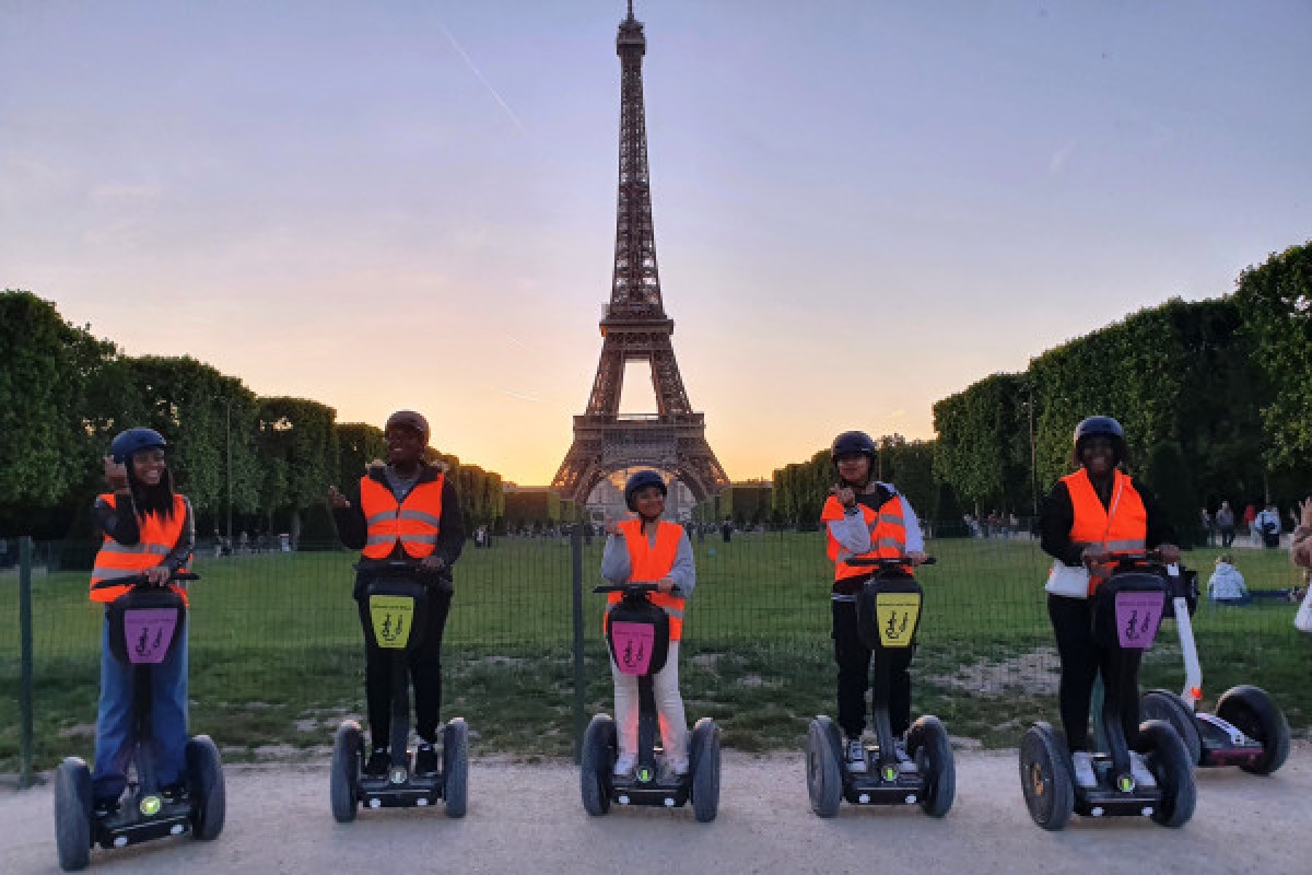 Paris By Night Segway tour - Exploregion