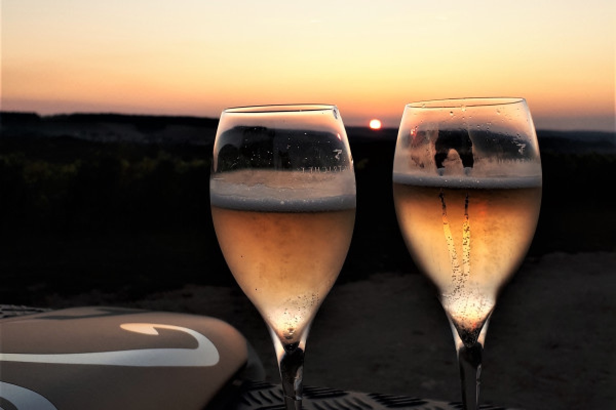 La Sunset VIP  / A walk, a sunset and champagne service - Exploregion