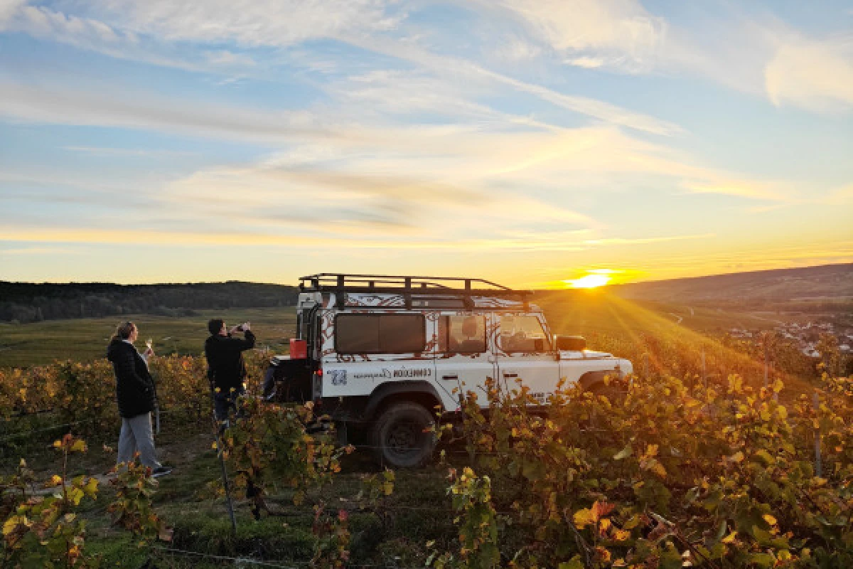 La Sunset VIP  / A walk, a sunset and champagne service - Exploregion