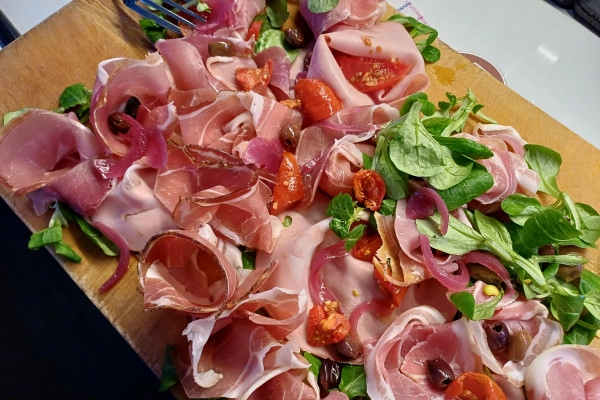 Experience Italian Food in an authentic American School Bus - Exploregion Experience Italian Food in an authentic American School Bus - Exploregion