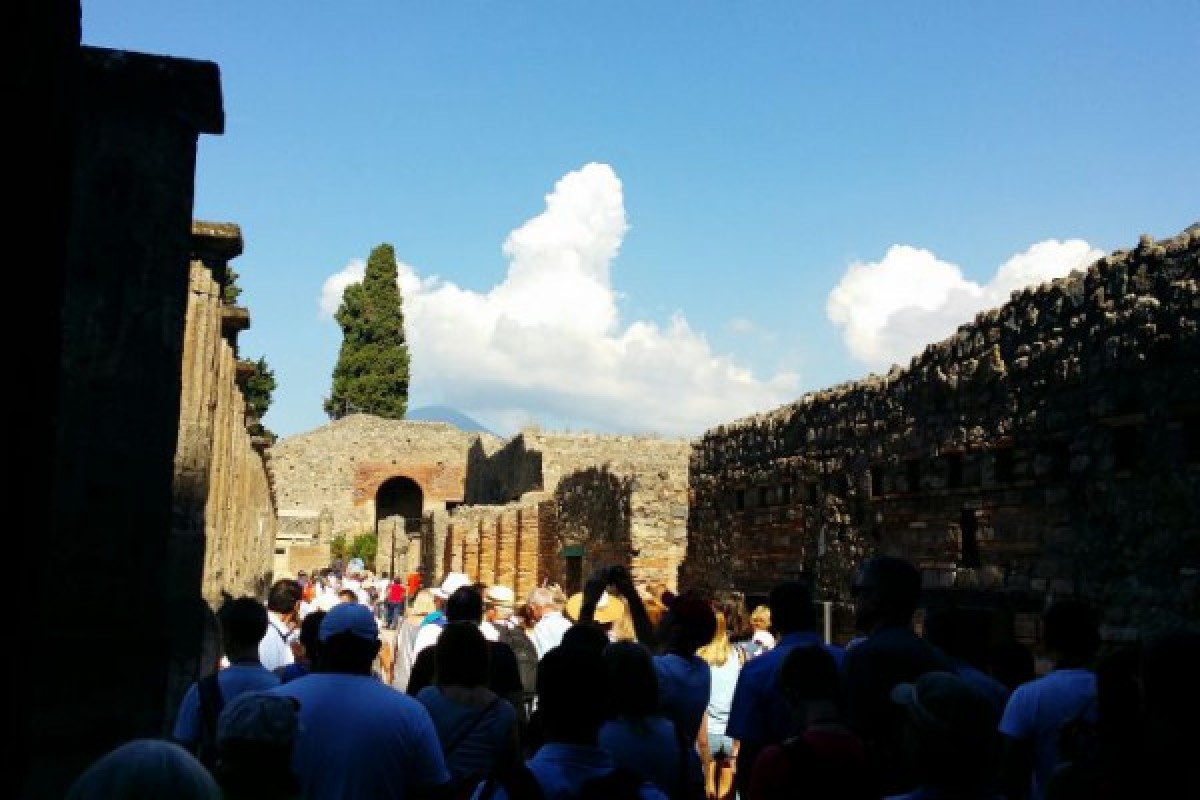 Tour Naples and Pompeii from Naples - Group Tour - Exploregion