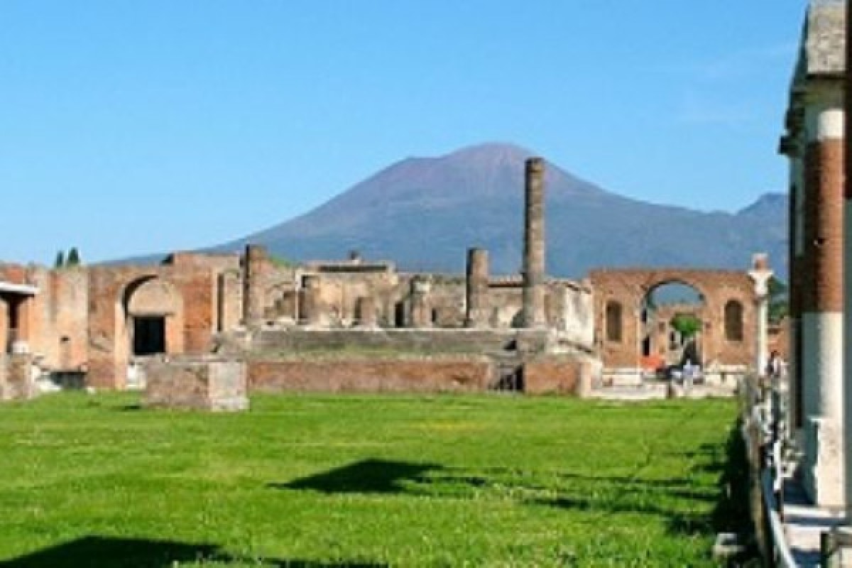 Tour Pompeii and Vesuvius from Sorrento  - Group Tour - Exploregion