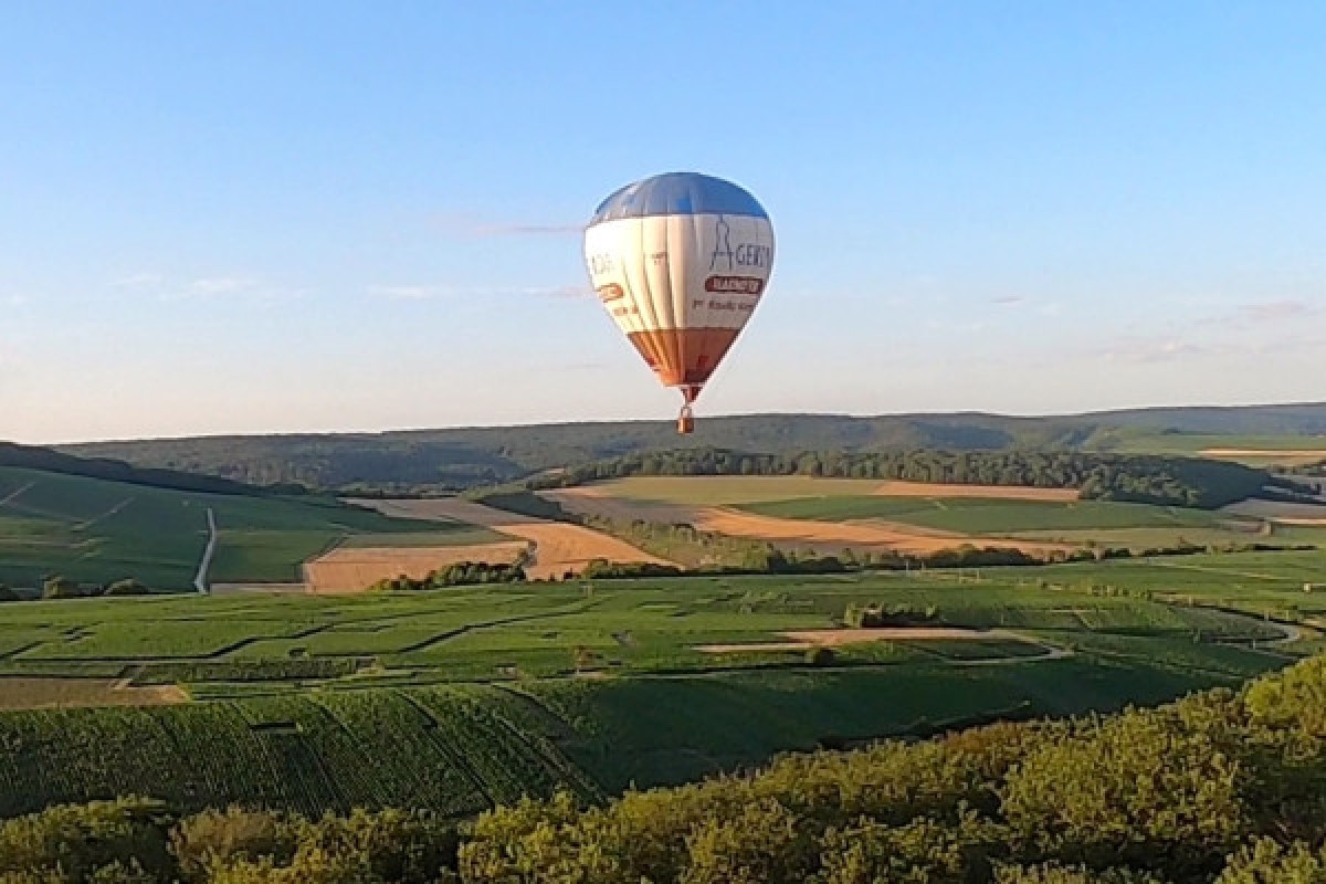Hot air balloon flight - Exploregion